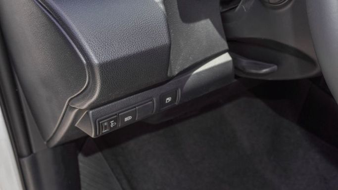 Новый Toyota Corolla XI (E160, E170, E180) Рестайлинг 1, 1.8 л, 2025 в Дубае от Najem Motors Белый цвет. Китайская | AUTO.AE