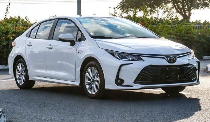 Новый Toyota Corolla Sporty XII (E210) Рестайлинг, 1.8 л, 2024 в Дубае от Najem Motors Белый цвет. Китайская | AUTO.AE