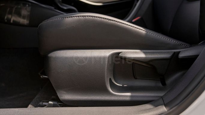 Новый Toyota Corolla Sporty XII (E210) Рестайлинг, 1.8 л, 2025 в Дубае от Milele Белый цвет. Other | AUTO.AE