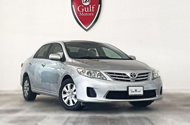 Подержанный Toyota Corolla X (E140, E150) Рестайлинг, 1.8 л, 2013 в Дубае от Gulf Motors Серебристый цвет. GCC | AUTO.AE