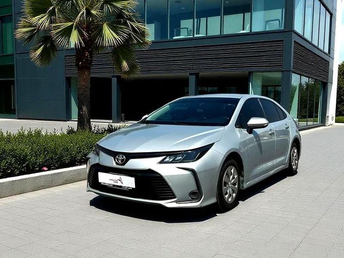 Подержанный Toyota Corolla XII (E210), 1.6 л, 2020 в Дубае от Andaleeb Cars Серебристый цвет. GCC | AUTO.AE