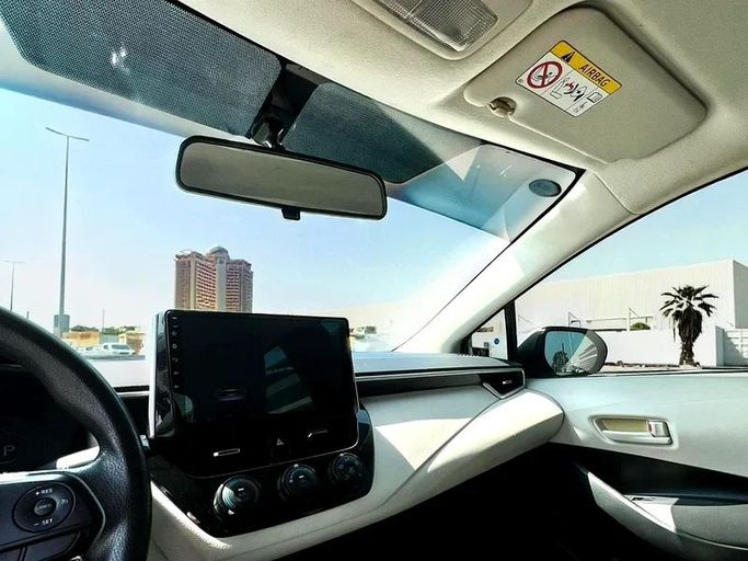 Подержанный Toyota Corolla XII (E210), 1.6 л, 2020 в Дубае от Andaleeb Cars Серебристый цвет. GCC | AUTO.AE