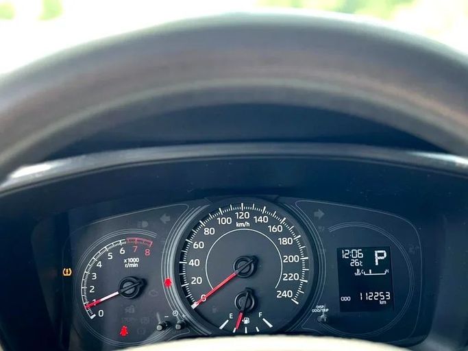 Подержанный Toyota Corolla XII (E210), 1.6 л, 2020 в Дубае от Andaleeb Cars Серебристый цвет. GCC | AUTO.AE