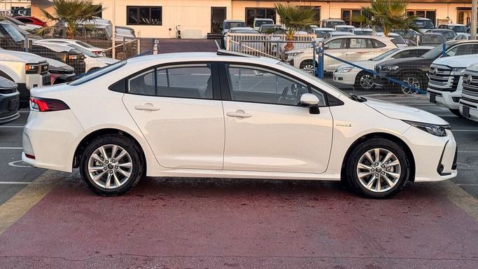 Новый Toyota Corolla Sporty XII (E210), 1.8 л, 2024 в Дубае от Allied Motors Белый цвет. Other | AUTO.AE