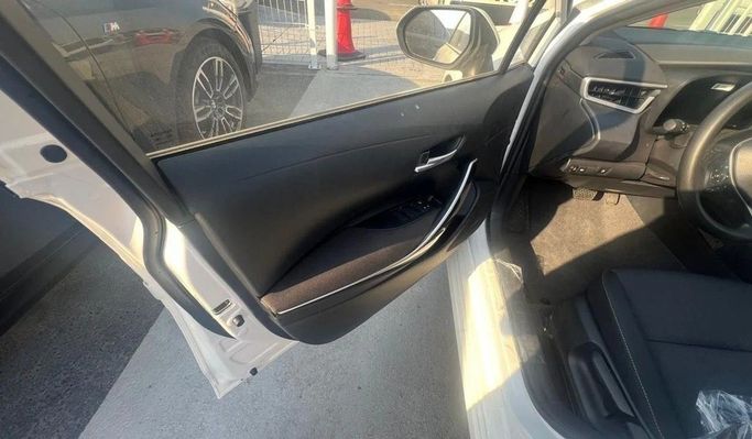 Новый Toyota Corolla Sporty XII (E210) Рестайлинг, 1.8 л, 2024 в Дубае от World Center Motors FZE Белый цвет. Китайская | AUTO.AE