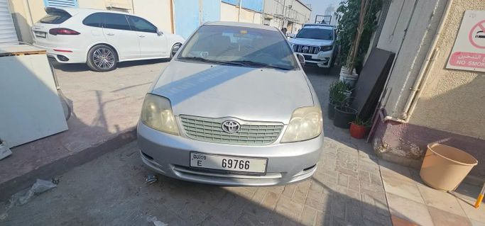 Подержанный Toyota Corolla IX (E120, E130) Рестайлинг, 1.8 л, 2004 в Дубае от Power Wagon Motors Серебристый цвет. GCC | AUTO.AE