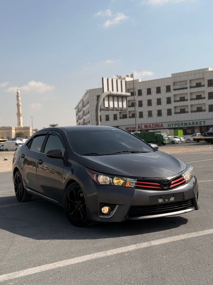 Новый Toyota Corolla XI (E160, E170, E180) Рестайлинг 1, 1.8 л, 2015 в Дубае Серый цвет. Японская | AUTO.AE