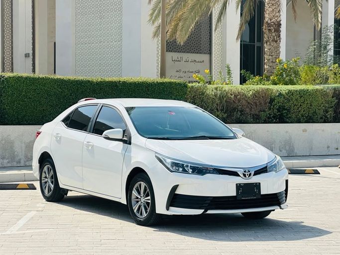 مستعملة Toyota Corolla XI (E160, E170, E170, E180) فيس ليفت 1, 1.8 l, 2019 في في دبي من KARGAL USED CARS، اللون أبيض. مواصفات الخليج | AUTO.AE