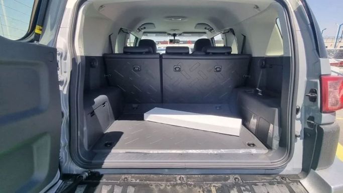 Новый Toyota FJ Cruiser, 4.0 л, 2023 в Дубае от Mohamed Hakim Motors Белый цвет. GCC | AUTO.AE