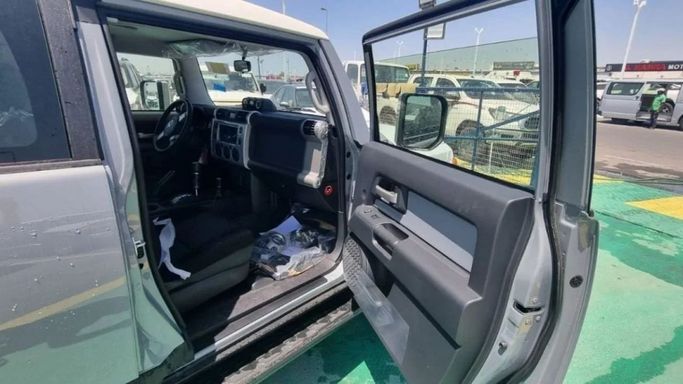 Новый Toyota FJ Cruiser, 4.0 л, 2023 в Дубае от Mohamed Hakim Motors Белый цвет. GCC | AUTO.AE