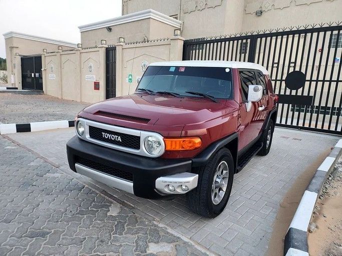 Подержанный Toyota FJ Cruiser, 4.0 л, 2009 в Дубае от Abdo Al Muthanna Used Cars Бордовый цвет. GCC | AUTO.AE