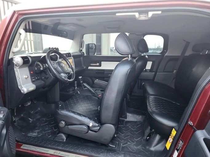 Подержанный Toyota FJ Cruiser, 4.0 л, 2009 в Дубае от Abdo Al Muthanna Used Cars Бордовый цвет. GCC | AUTO.AE