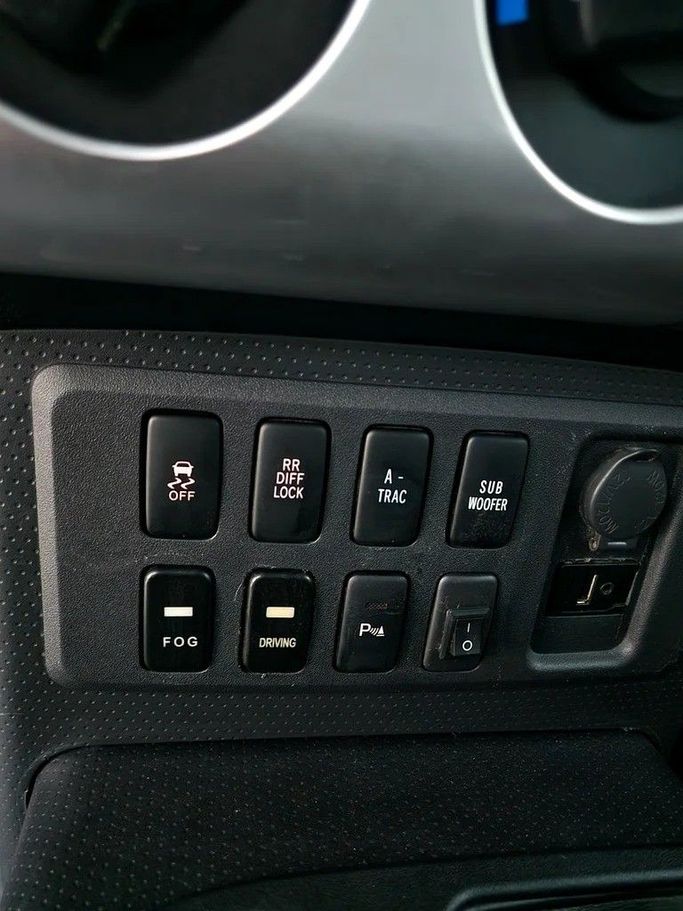 Подержанный Toyota FJ Cruiser, 4.0 л, 2009 в Дубае от Abdo Al Muthanna Used Cars Бордовый цвет. GCC | AUTO.AE