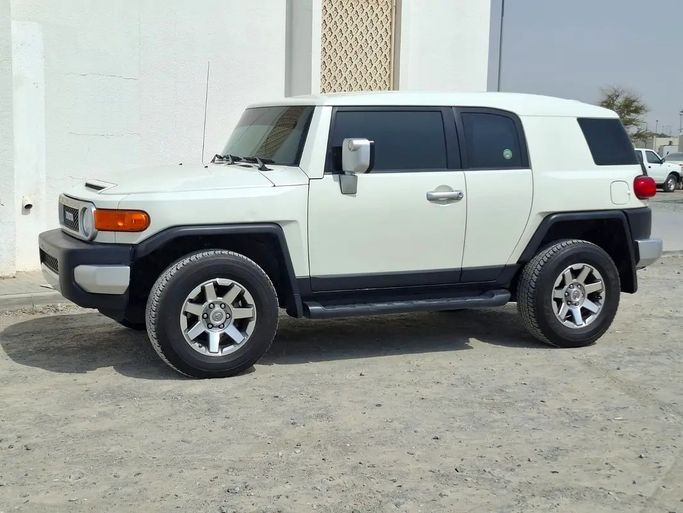 Used Toyota FJ Cruiser, 4.0 l, 2022 in Dubai by Hashem Used Cars, White color. GCC Specs | AUTO.AE