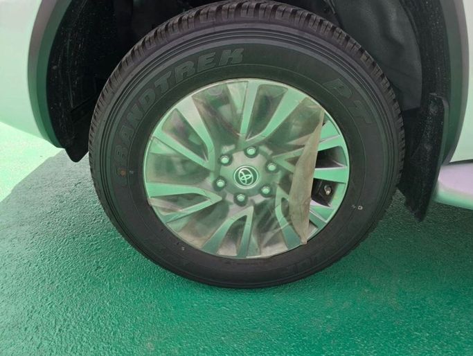 Новый Toyota Fortuner II Рестайлинг, 4.0 л, 2024 в Дубае от Mohamed Hakim Motors Белый цвет. GCC | AUTO.AE