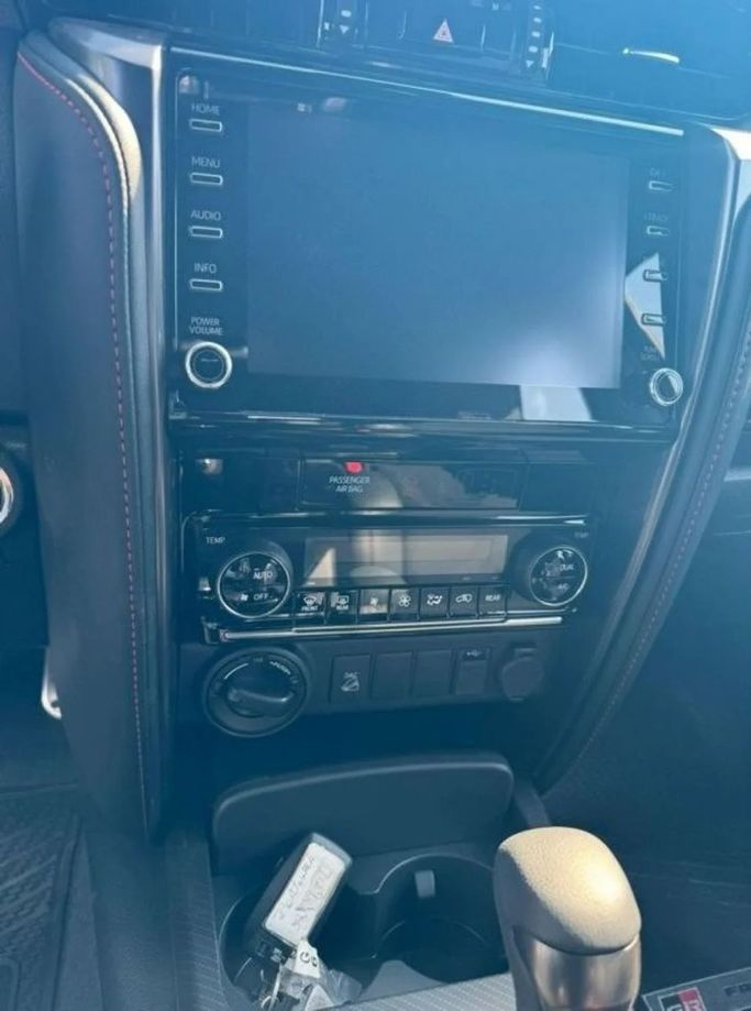 Новый Toyota Fortuner II Рестайлинг, 2.8 л, 2024 в Дубае от Mohamed Hakim Motors Белый цвет. Other | AUTO.AE