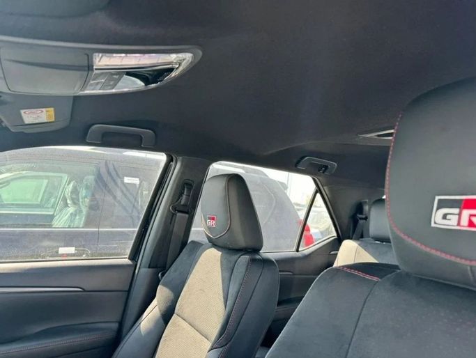 Новый Toyota Fortuner II Рестайлинг, 2.8 л, 2024 в Дубае от Mohamed Hakim Motors Белый цвет. Other | AUTO.AE