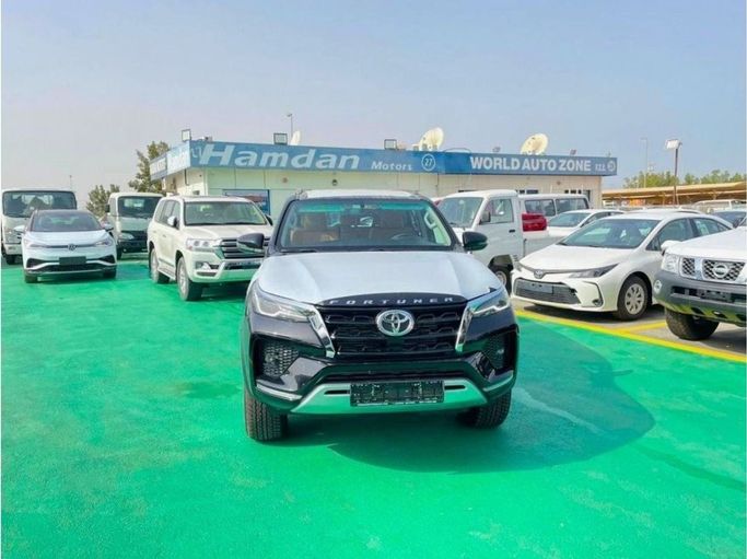 New Toyota Fortuner II Facelift, 2.8 l, 2023 in Dubai by Mohamed Hakim Motors, Black color. GCC Specs | AUTO.AE