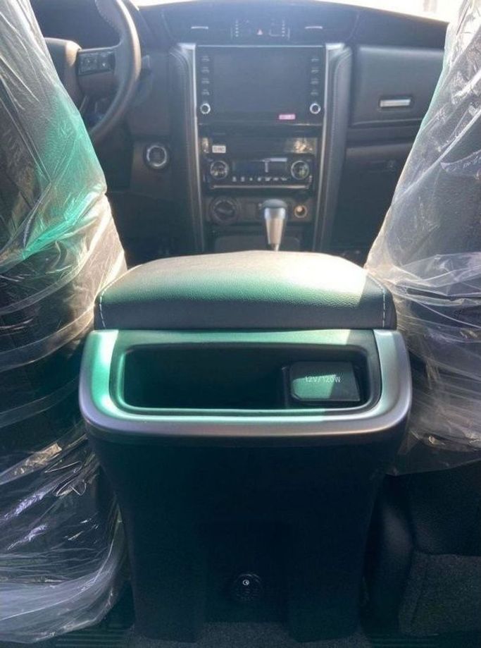 Новый Toyota Fortuner II Рестайлинг, 4.0 л, 2023 в Дубае от Mohamed Hakim Motors Черный цвет. GCC | AUTO.AE