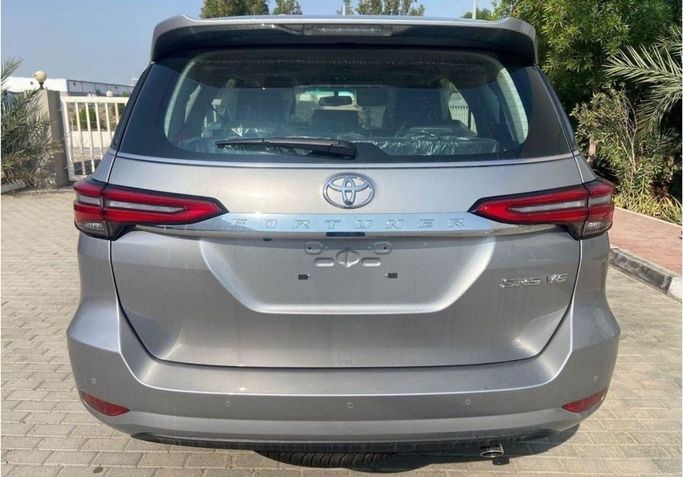 New Toyota Fortuner II Facelift, 4.0 l, 2023 in Dubai by Mohamed Hakim Motors, Silver color. GCC Specs | AUTO.AE