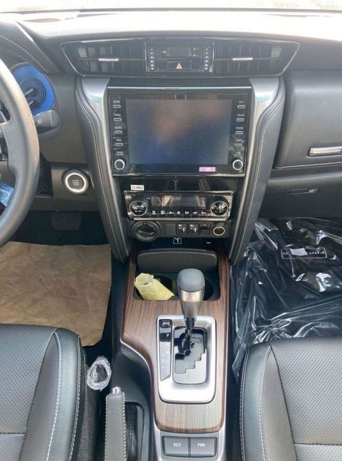 New Toyota Fortuner II Facelift, 4.0 l, 2023 in Dubai by Mohamed Hakim Motors, Silver color. GCC Specs | AUTO.AE