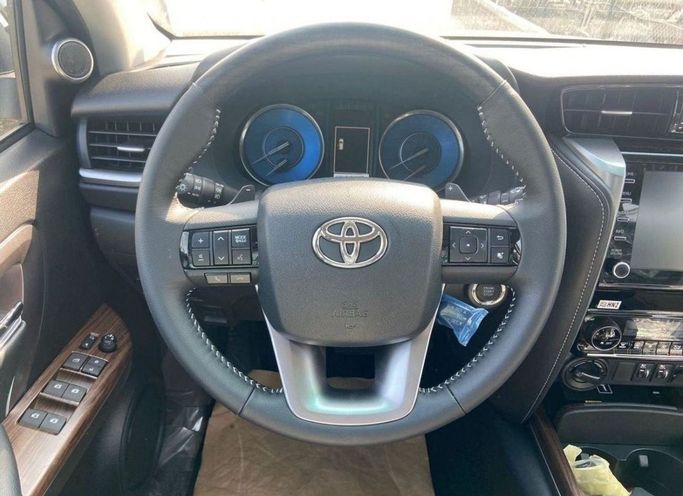 New Toyota Fortuner II Facelift, 4.0 l, 2023 in Dubai by Mohamed Hakim Motors, White color. GCC Specs | AUTO.AE