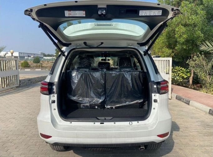 New Toyota Fortuner II Facelift, 4.0 l, 2023 in Dubai by Mohamed Hakim Motors, White color. GCC Specs | AUTO.AE