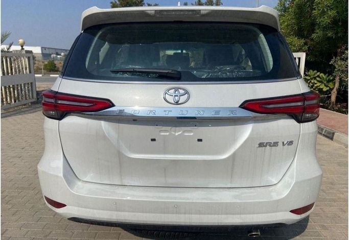 New Toyota Fortuner II Facelift, 4.0 l, 2023 in Dubai by Mohamed Hakim Motors, White color. GCC Specs | AUTO.AE