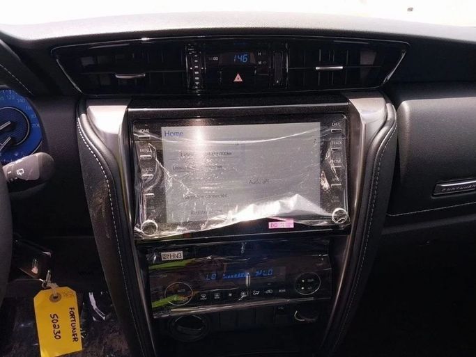 Новый Toyota Fortuner II Рестайлинг, 2.4 л, 2023 в Дубае от Mohamed Hakim Motors Серый цвет. GCC | AUTO.AE