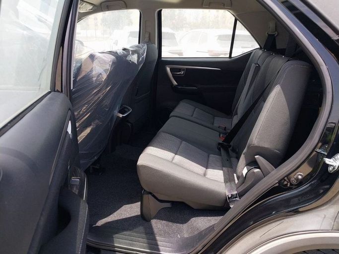 Новый Toyota Fortuner II Рестайлинг, 2.4 л, 2023 в Дубае от Mohamed Hakim Motors Серый цвет. GCC | AUTO.AE