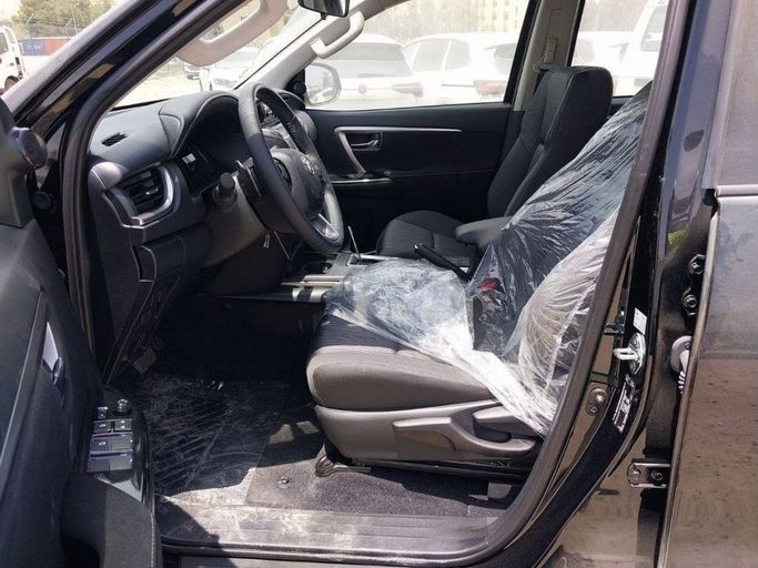 Новый Toyota Fortuner II Рестайлинг, 2.4 л, 2023 в Дубае от Mohamed Hakim Motors Серый цвет. GCC | AUTO.AE