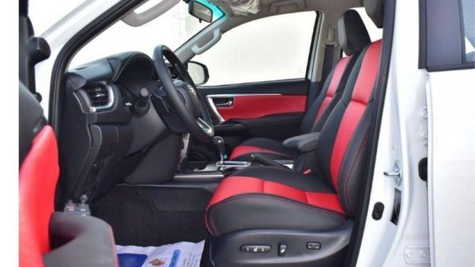 Новый Toyota Fortuner II Рестайлинг, 4.0 л, 2023 в Дубае от Mohamed Hakim Motors Белый цвет. GCC | AUTO.AE