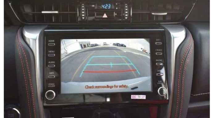 Новый Toyota Fortuner II Рестайлинг, 4.0 л, 2023 в Дубае от Mohamed Hakim Motors Белый цвет. GCC | AUTO.AE