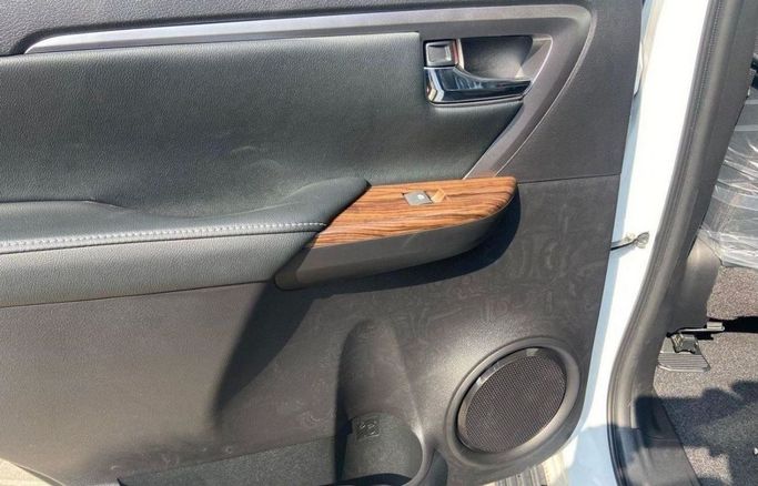 Новый Toyota Fortuner II Рестайлинг, 4.0 л, 2023 в Дубае от Mohamed Hakim Motors Серый цвет. GCC | AUTO.AE