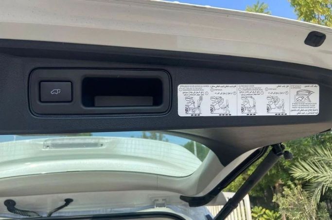 Новый Toyota Fortuner II Рестайлинг, 4.0 л, 2023 в Дубае от Mohamed Hakim Motors Бежевый цвет. GCC | AUTO.AE