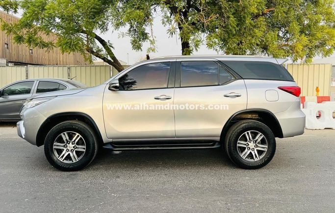Used Toyota Fortuner II, 2.7 l, 2017 in Dubai by Alhamd Motors, Silver color. GCC Specs | AUTO.AE
