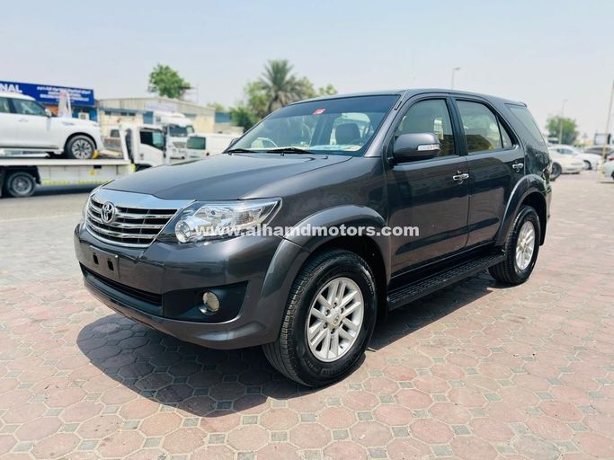 Подержанный Toyota Fortuner I, 2.7 л, 2012 в Дубае от Alhamd Motors Серый цвет. GCC | AUTO.AE