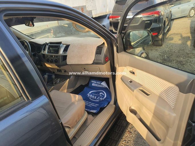 Подержанный Toyota Fortuner I, 2.7 л, 2012 в Дубае от Alhamd Motors Серый цвет. GCC | AUTO.AE