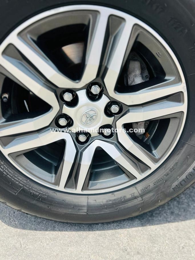 Подержанный Toyota Fortuner II, 2.7 л, 2019 в Дубае от Alhamd Motors Белый цвет. Other | AUTO.AE