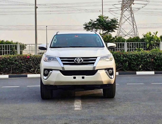 New Toyota Fortuner II Facelift, 2.7 l, 2020 in Dubai by SK Motors, White color. GCC Specs | AUTO.AE