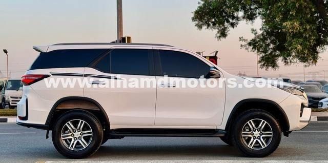Подержанный Toyota Fortuner II Рестайлинг, 2.8 л, 2024 в Дубае от Alhamd Motors Белый цвет. Other | AUTO.AE