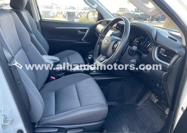 Подержанный Toyota Fortuner II Рестайлинг, 2.8 л, 2023 в Дубае от Alhamd Motors Белый цвет. Other | AUTO.AE