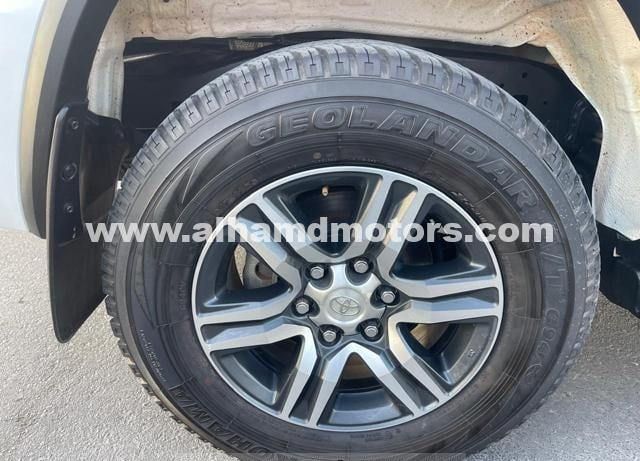 Подержанный Toyota Fortuner II Рестайлинг, 2.8 л, 2023 в Дубае от Alhamd Motors Белый цвет. Other | AUTO.AE