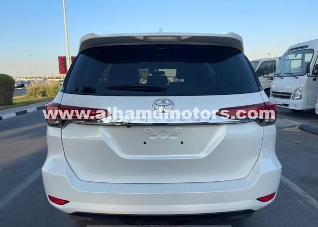 Подержанный Toyota Fortuner II Рестайлинг, 2.8 л, 2023 в Дубае от Alhamd Motors Белый цвет. Other | AUTO.AE