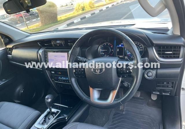 Подержанный Toyota Fortuner II Рестайлинг, 2.8 л, 2023 в Дубае от Alhamd Motors Белый цвет. Other | AUTO.AE