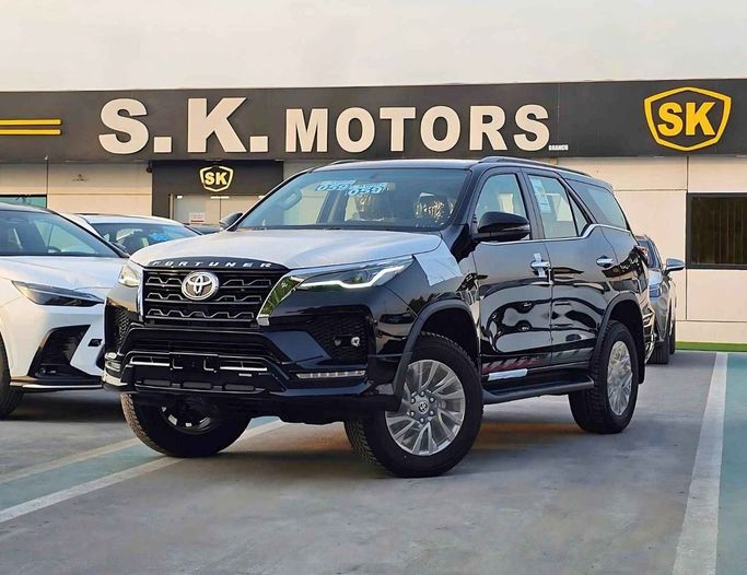 Новый Toyota Fortuner II Рестайлинг, 4.0 л, 2025 в Дубае от SK Motors Черный цвет. GCC | AUTO.AE