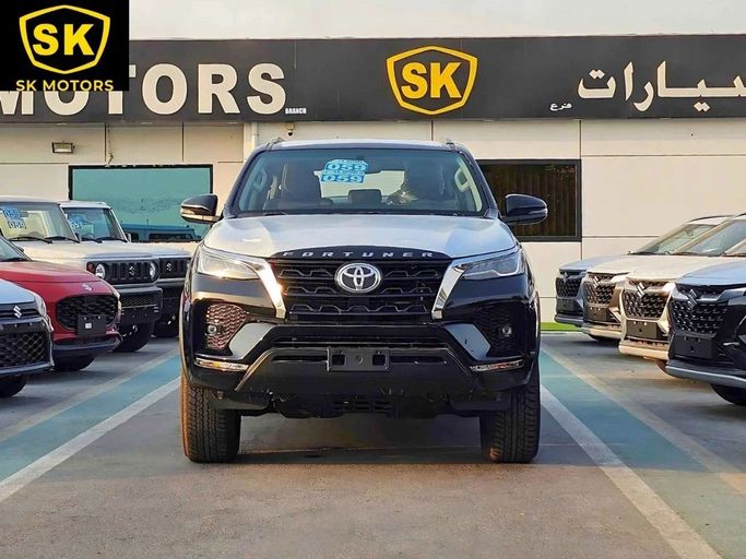 Новый Toyota Fortuner II Рестайлинг, 4.0 л, 2025 в Дубае от SK Motors Черный цвет. GCC | AUTO.AE
