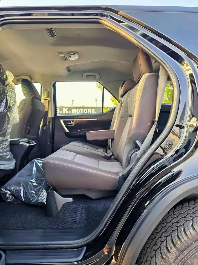 Новый Toyota Fortuner II Рестайлинг, 4.0 л, 2025 в Дубае от SK Motors Черный цвет. GCC | AUTO.AE