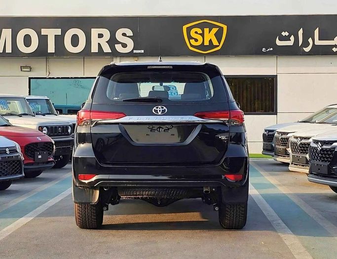 Новый Toyota Fortuner II Рестайлинг, 4.0 л, 2025 в Дубае от SK Motors Черный цвет. GCC | AUTO.AE