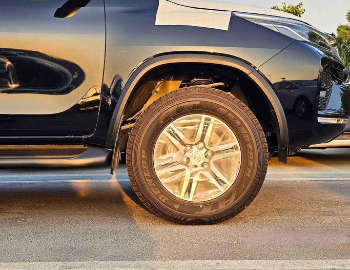 Новый Toyota Fortuner II Рестайлинг, 4.0 л, 2025 в Дубае от SK Motors Черный цвет. GCC | AUTO.AE